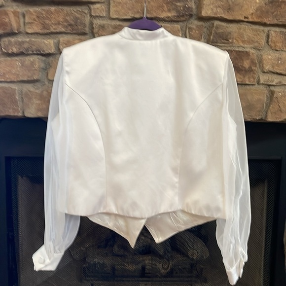 J. R. Nites Woman white jacket with sparkly front button and sheer sleeves. 16W - Picture 6 of 9